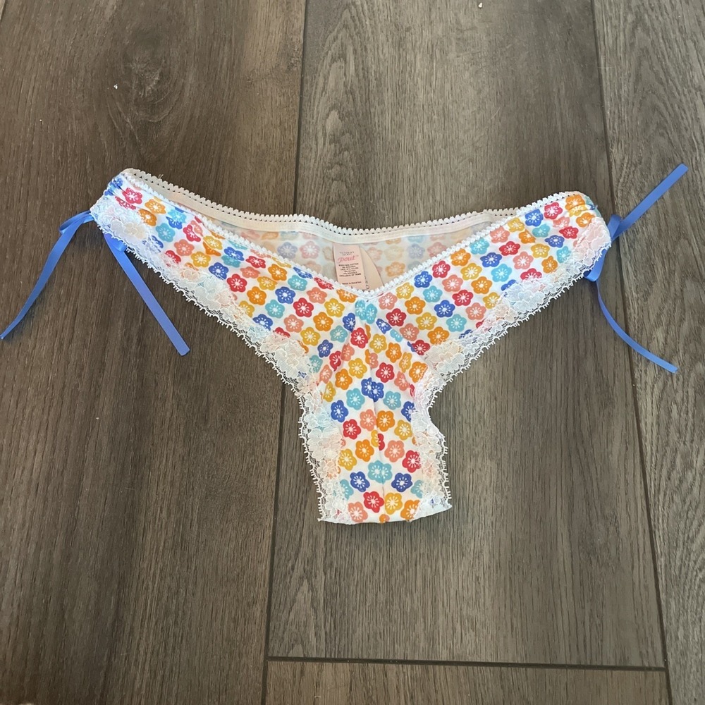 Vintage Victoria's Secret Pout Lace Bow high Vโ Floral thong size Small